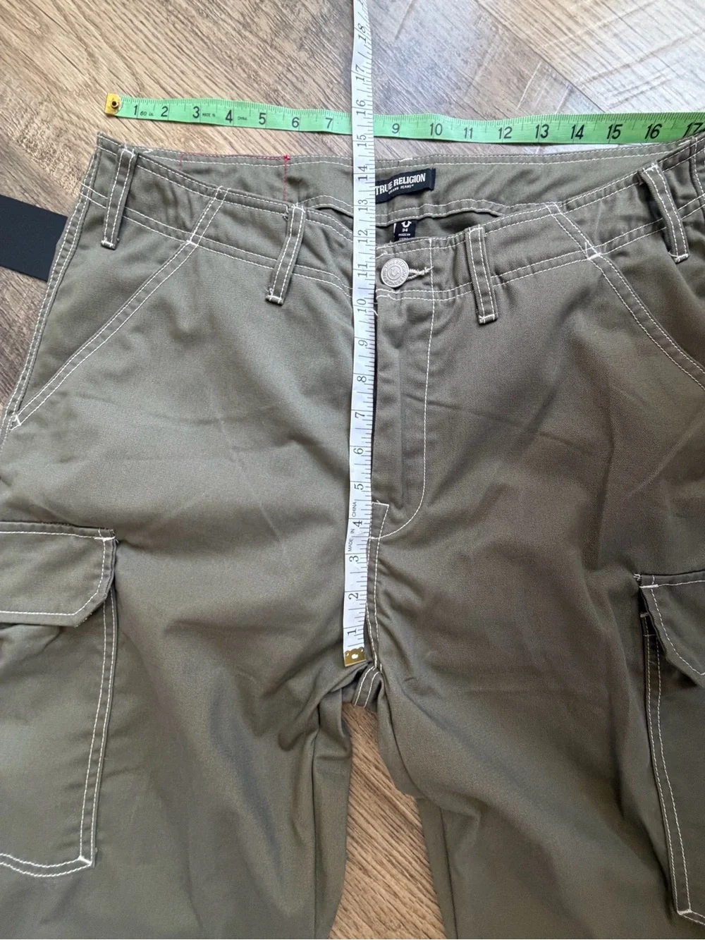 True Religion Baggy Cargo Pants 34 Kalamata Olive Green White Stitch NW Y2K